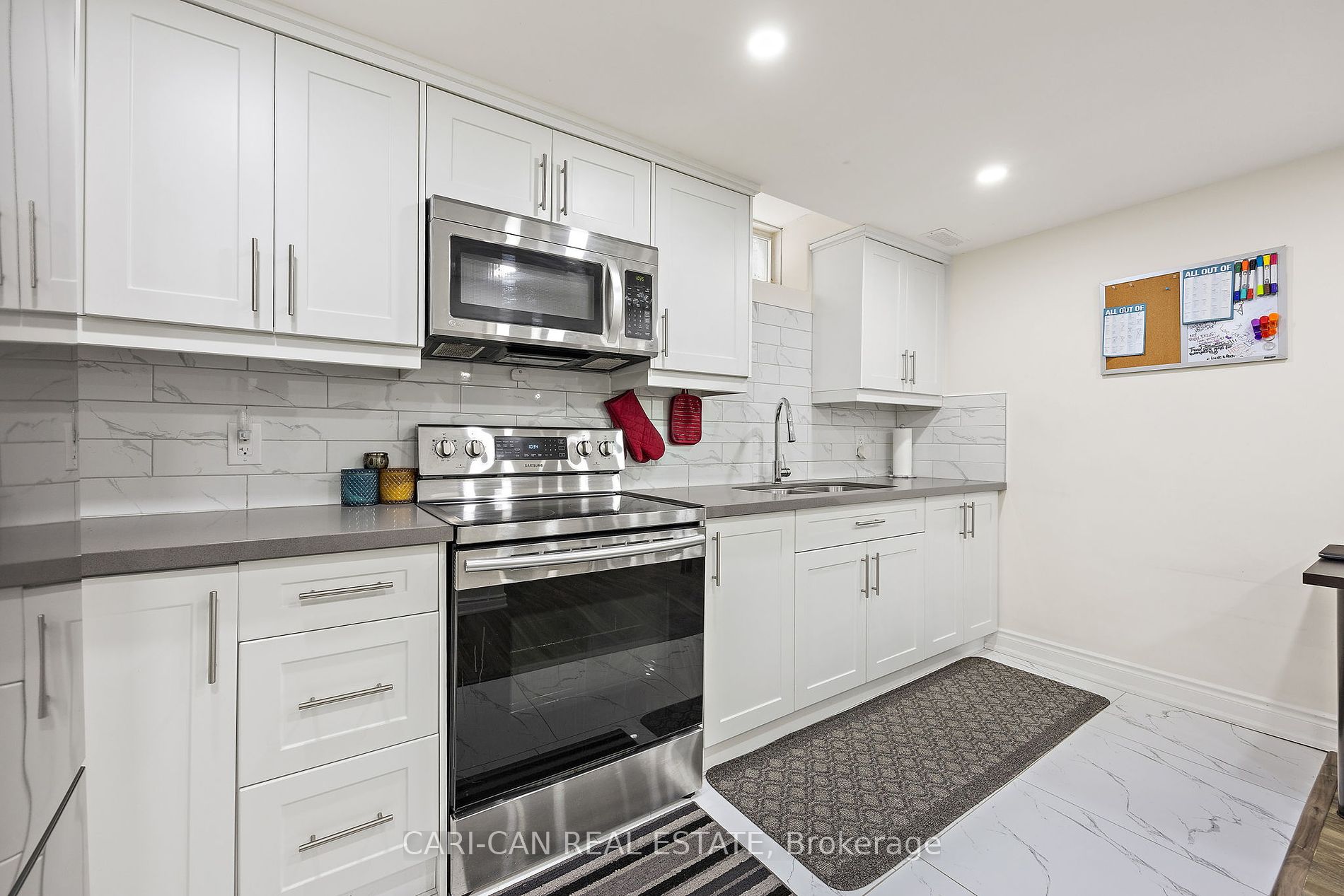 10 Sir Jacobs Crescent