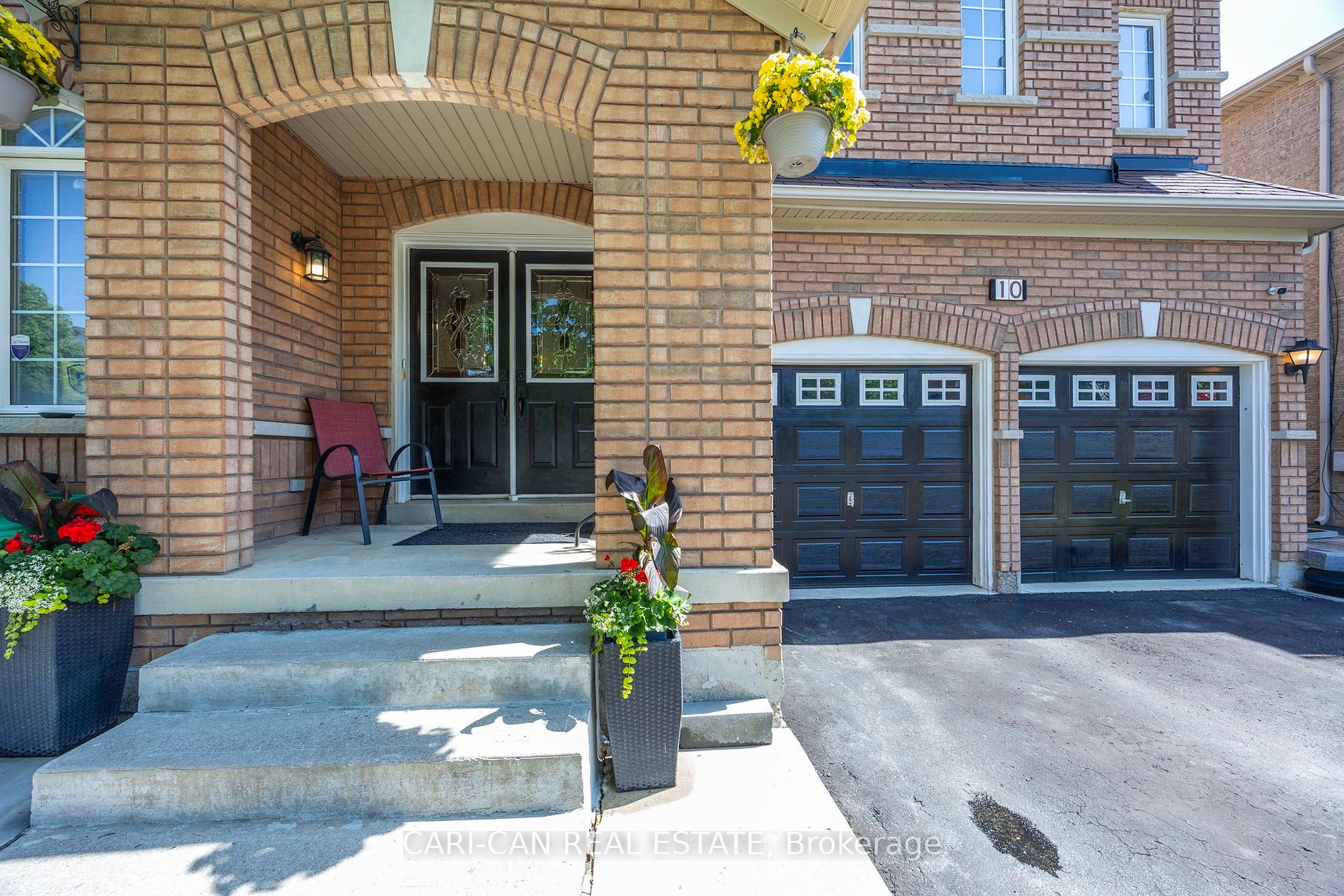 10 Sir Jacobs Crescent