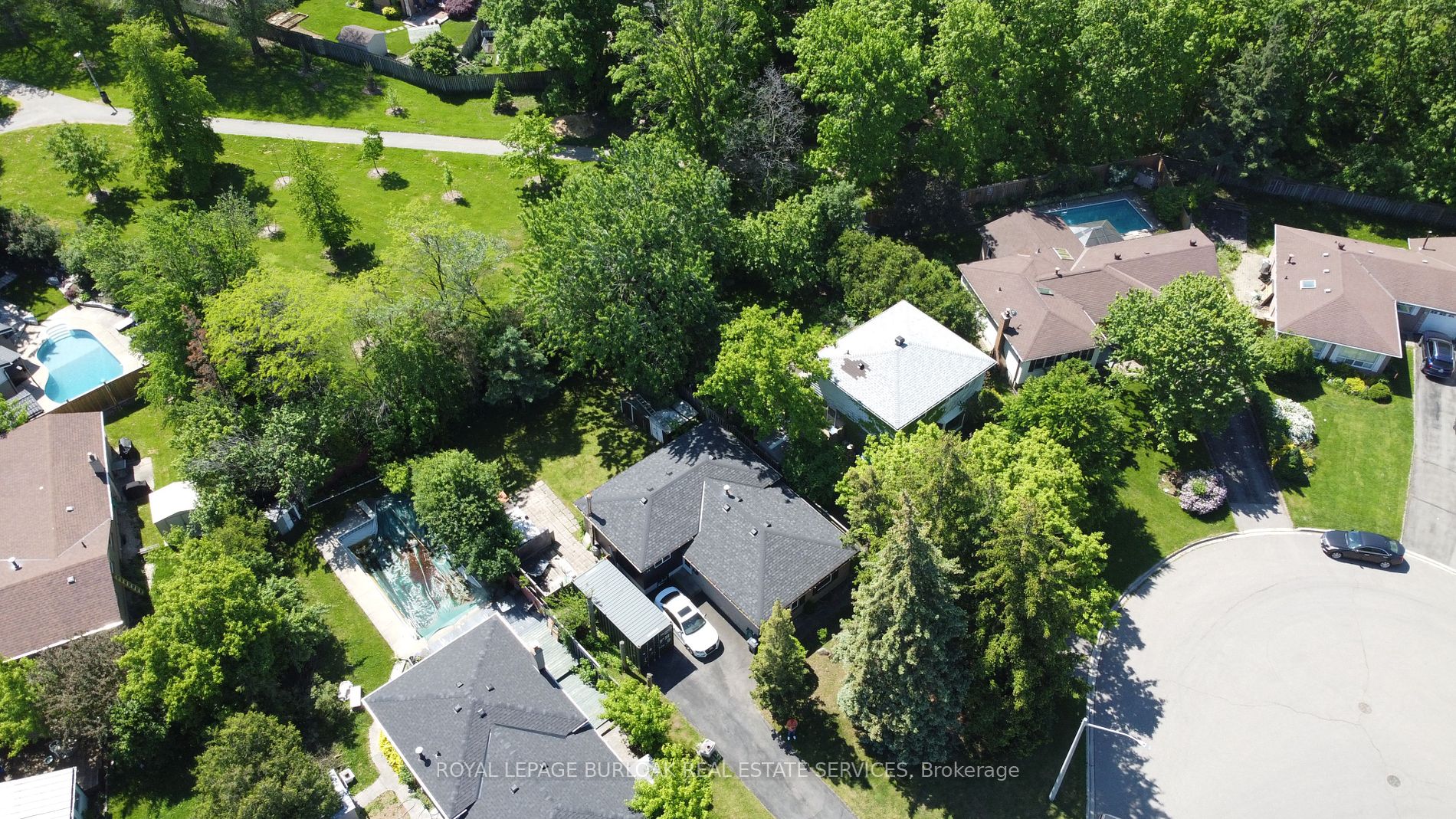 44 Deloraine Dr