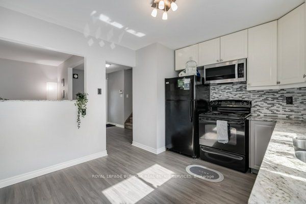 44 Deloraine Dr