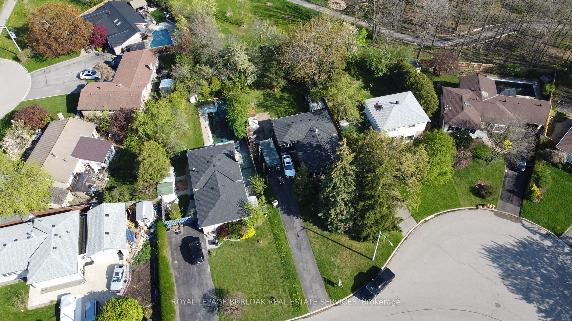 44 Deloraine Dr