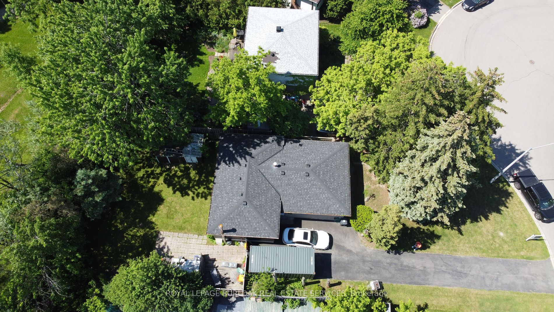 44 Deloraine Dr