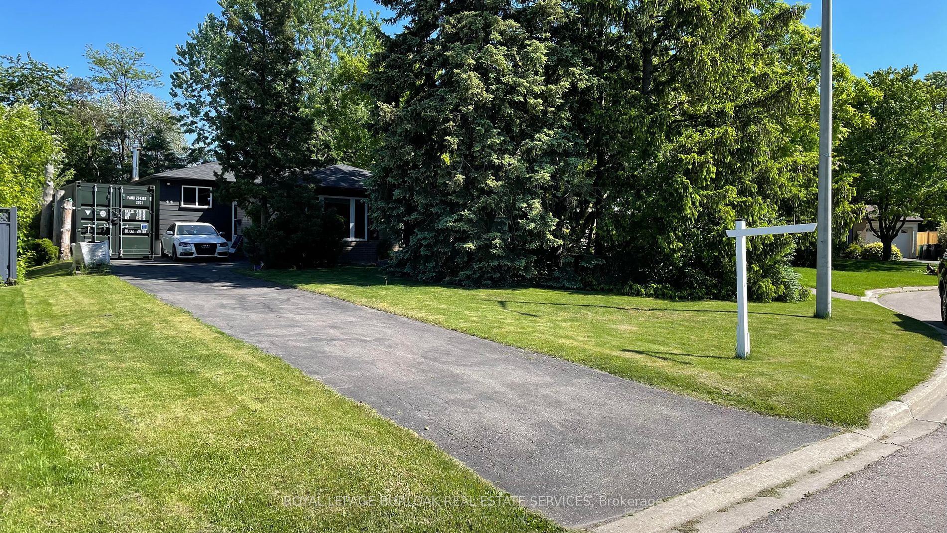 44 Deloraine Dr