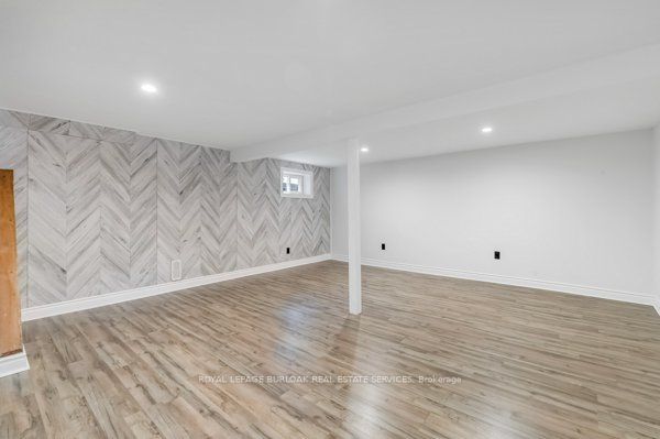 44 Deloraine Dr