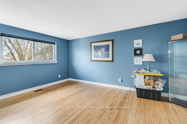 44 Deloraine Dr