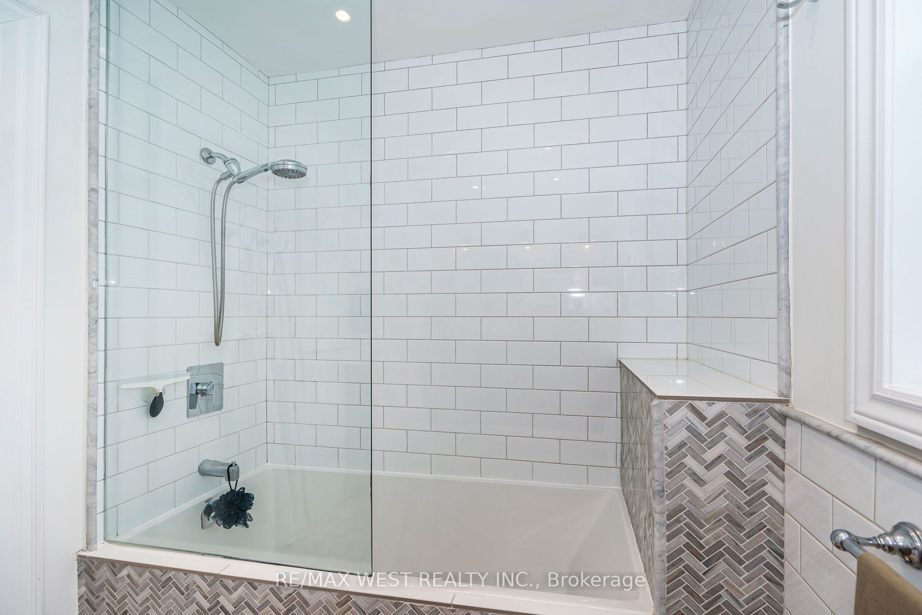 34 Riverlea Dr