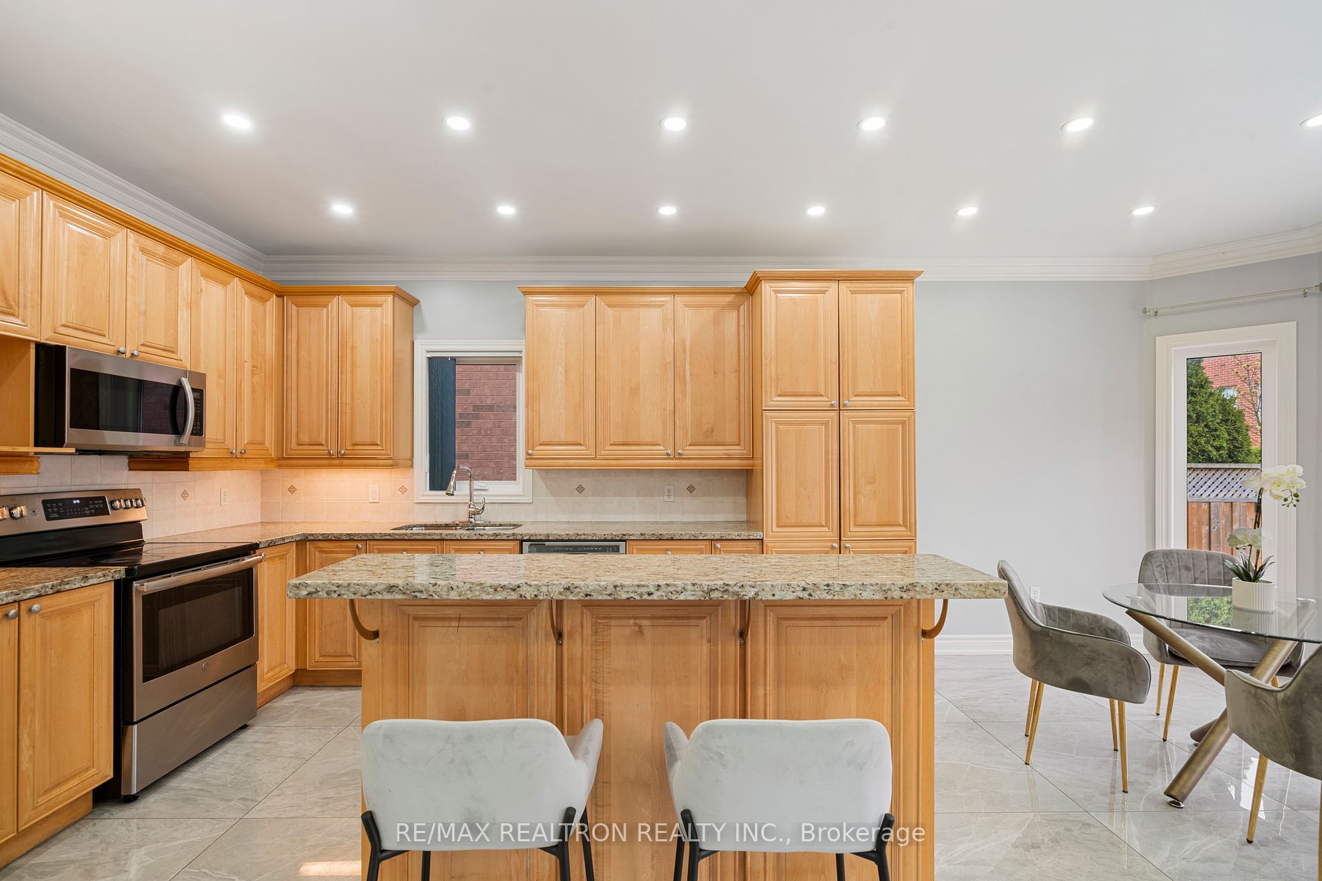 1093 Lamplight Way