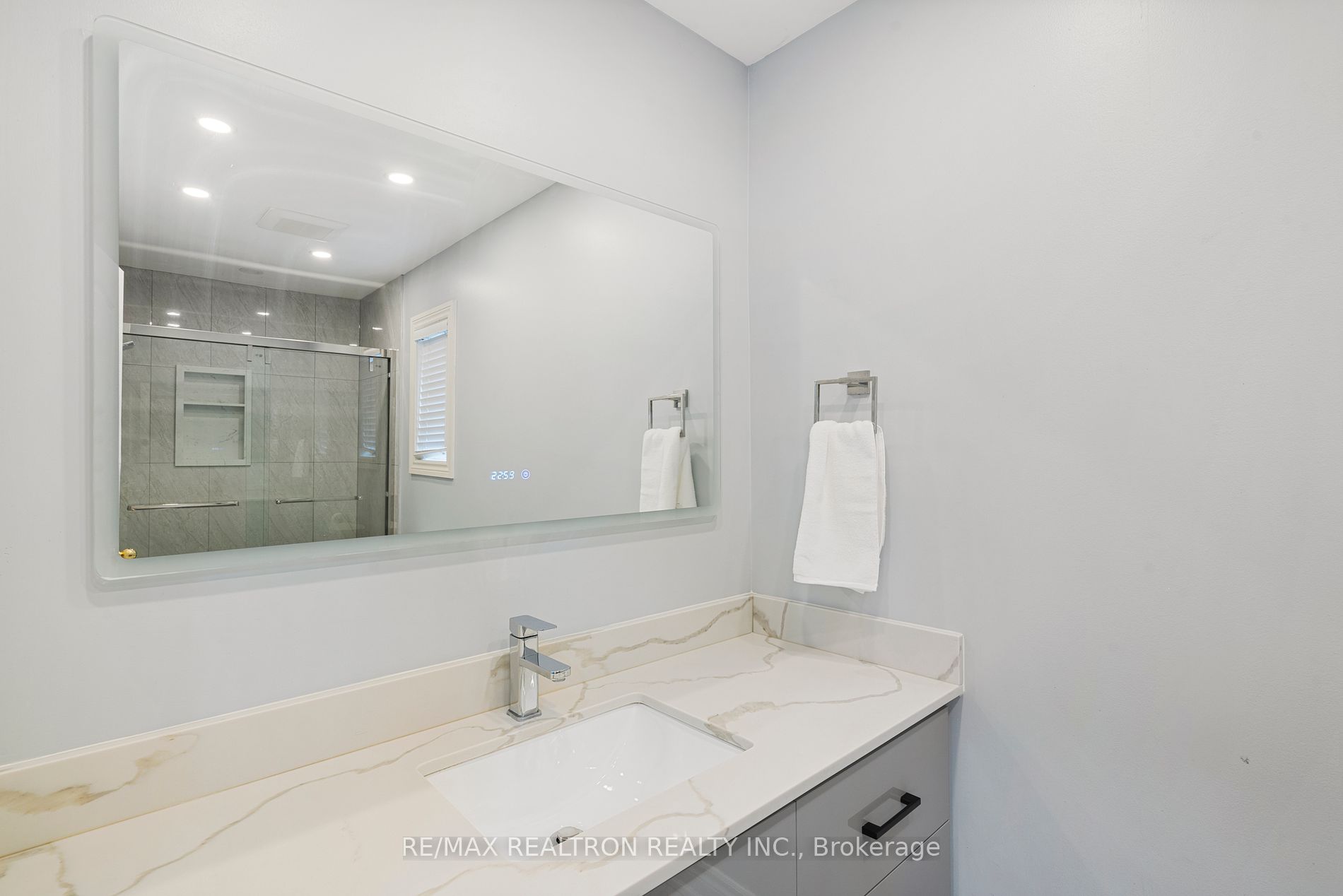 1093 Lamplight Way
