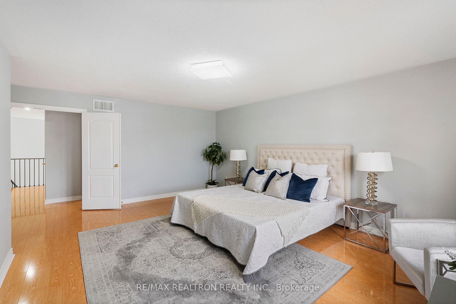 1093 Lamplight Way