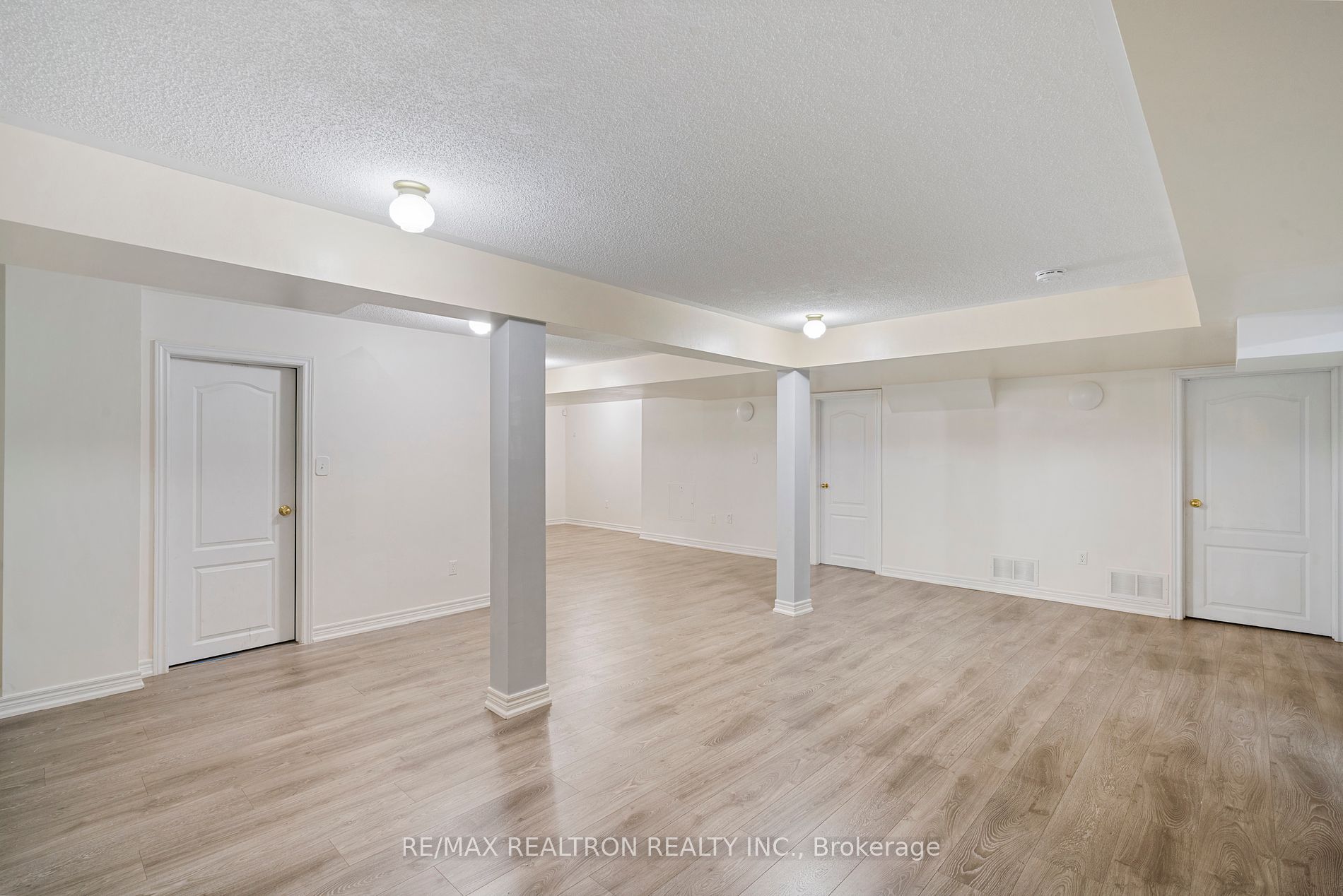 1093 Lamplight Way