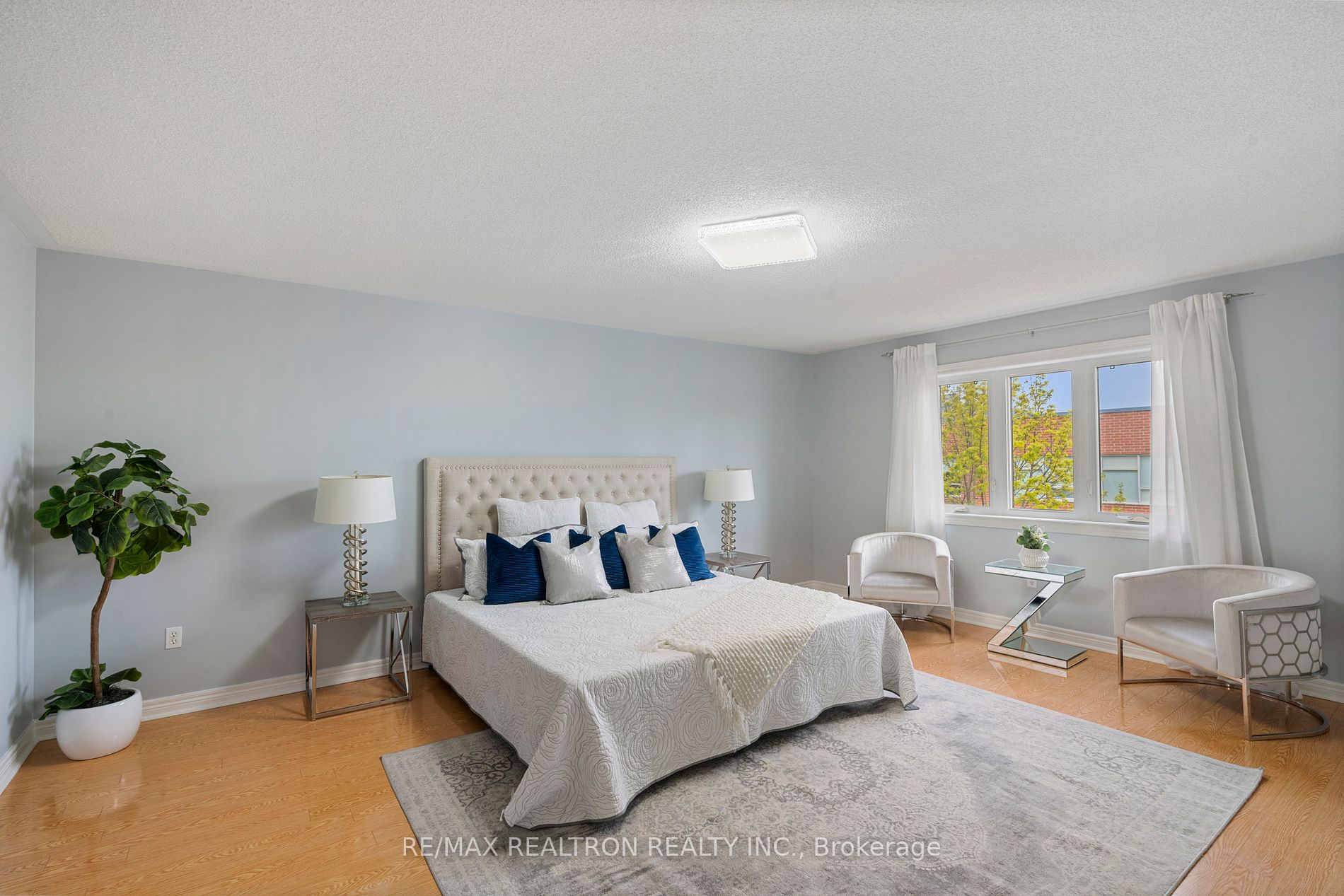 1093 Lamplight Way