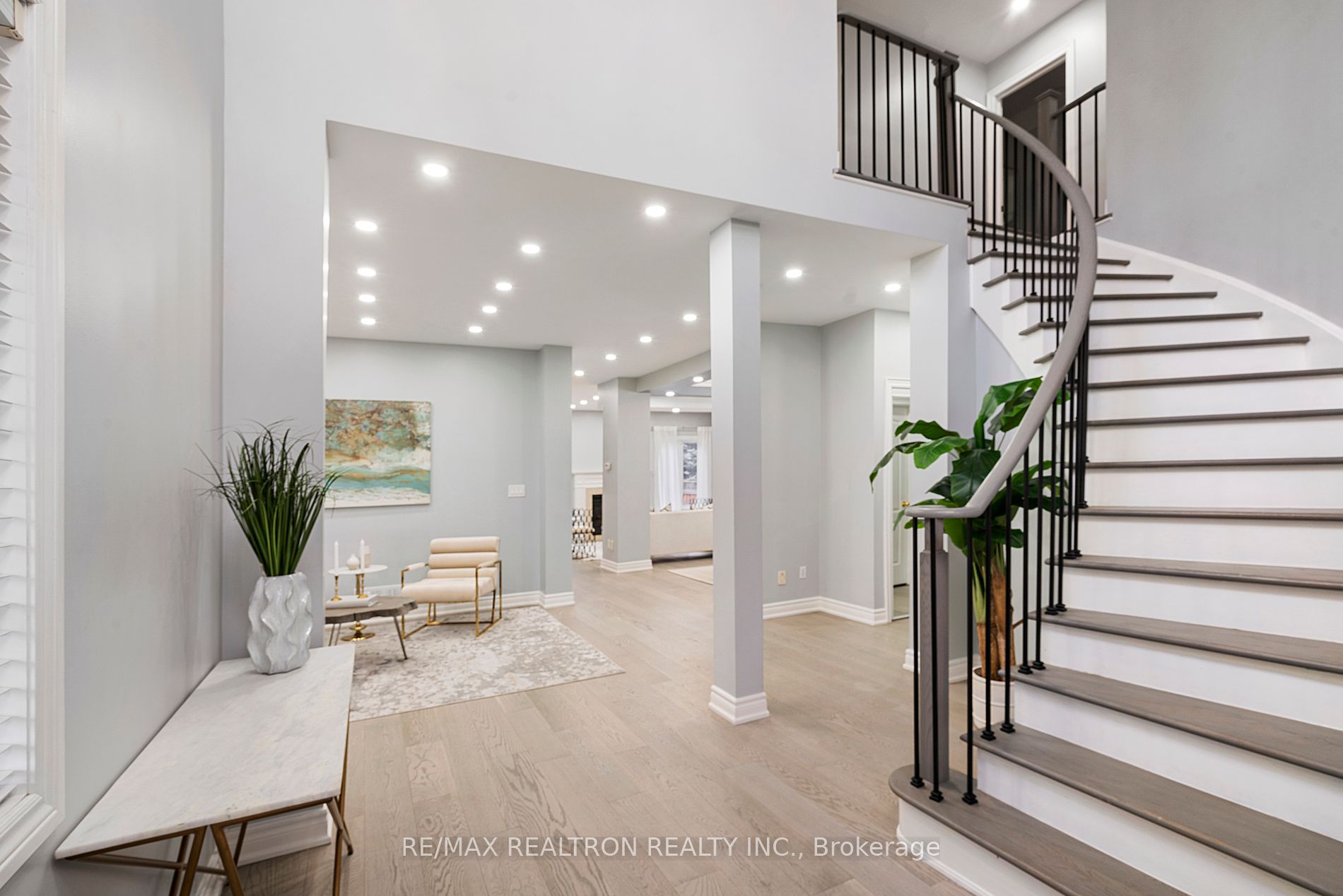 1093 Lamplight Way