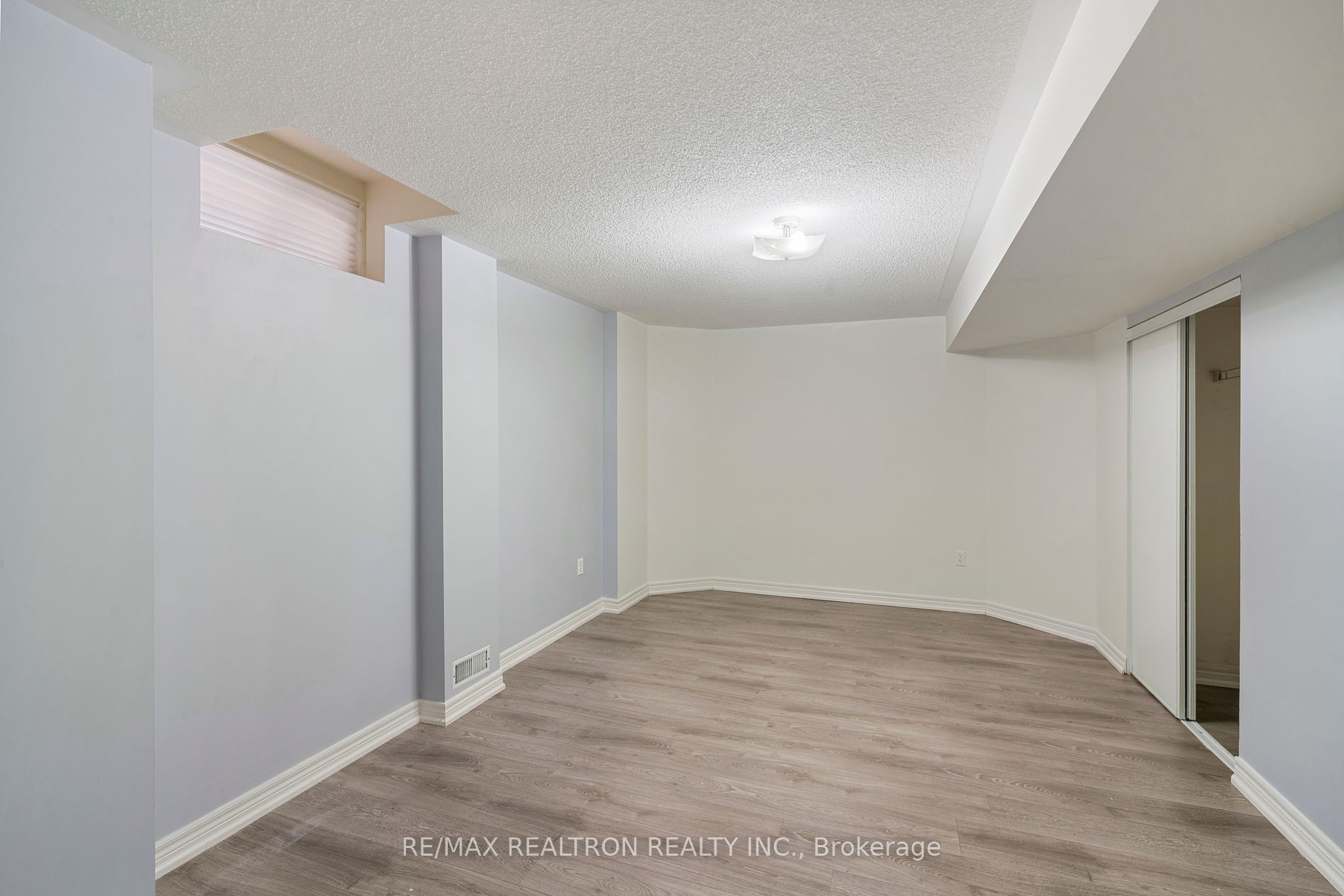 1093 Lamplight Way