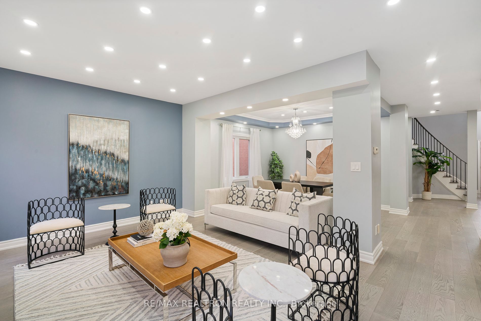 1093 Lamplight Way