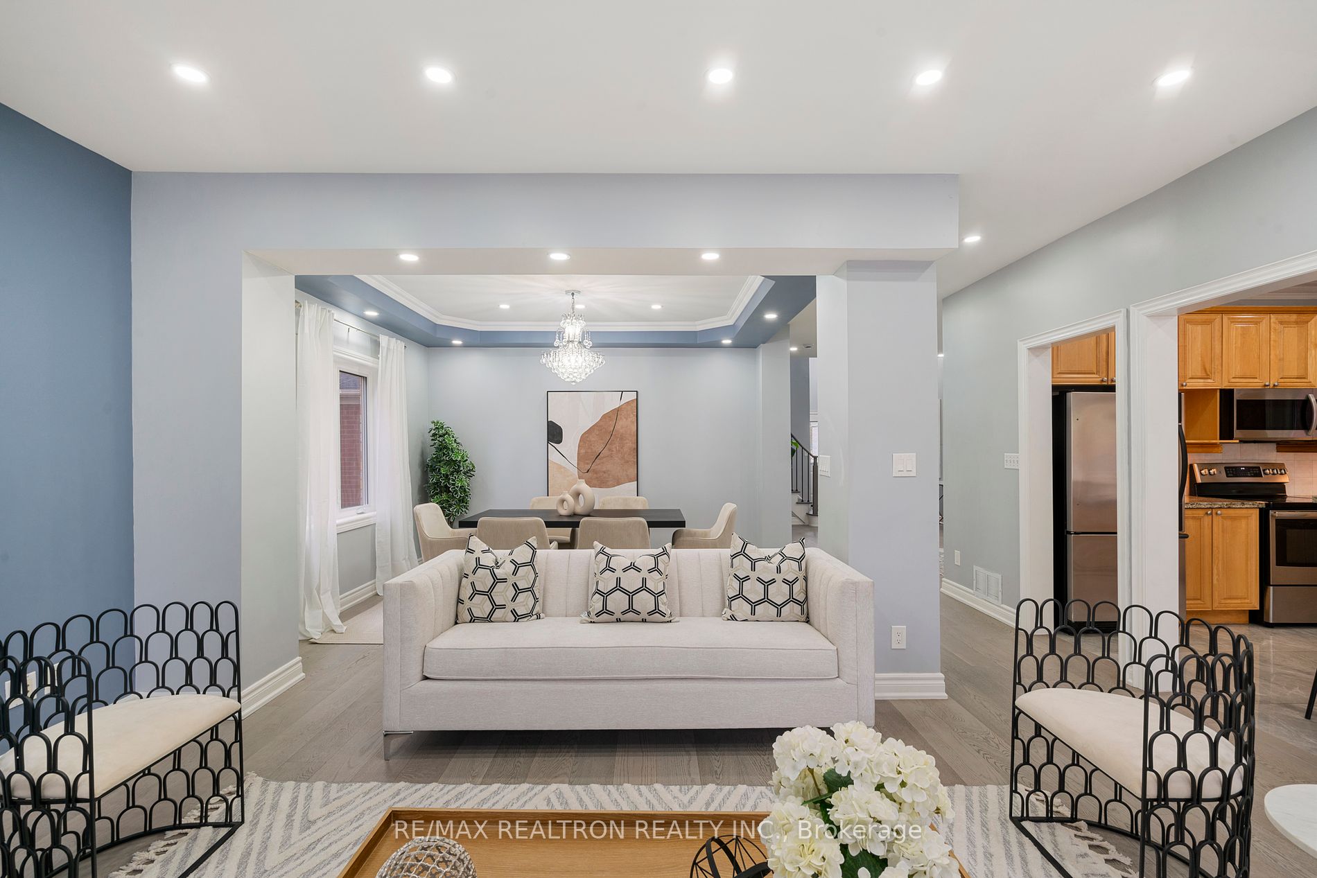 1093 Lamplight Way