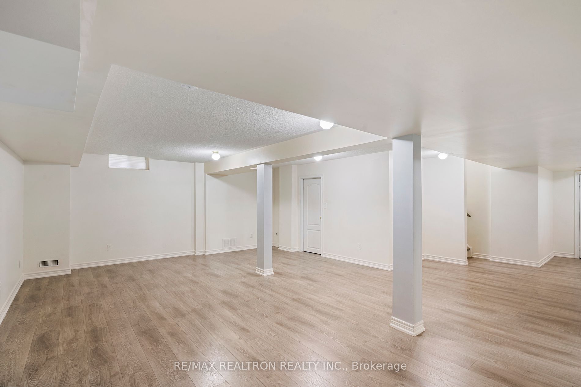 1093 Lamplight Way