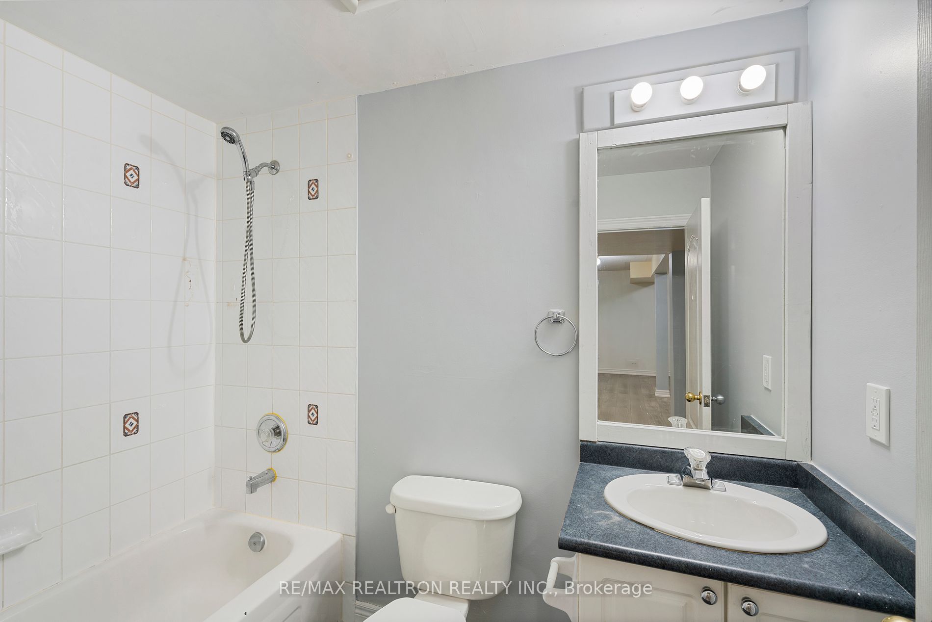 1093 Lamplight Way