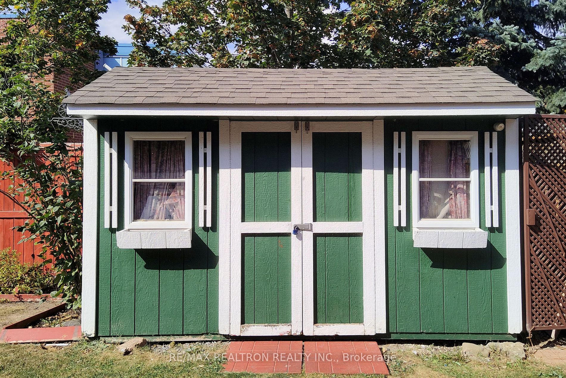1093 Lamplight Way