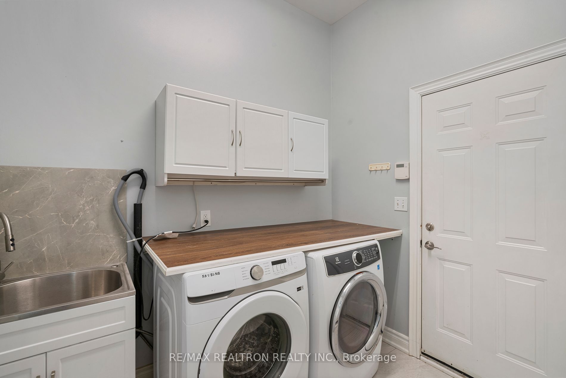 1093 Lamplight Way