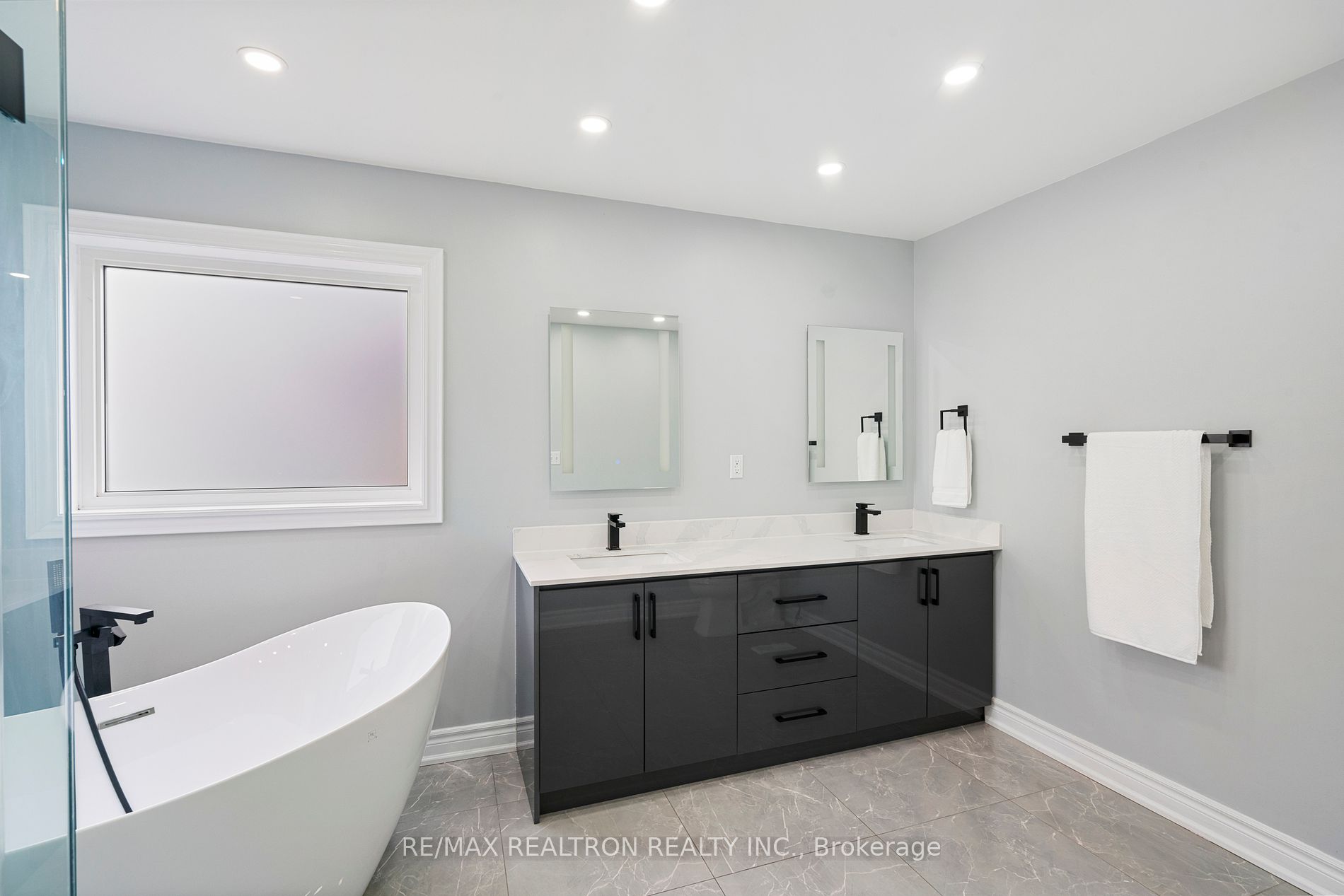 1093 Lamplight Way