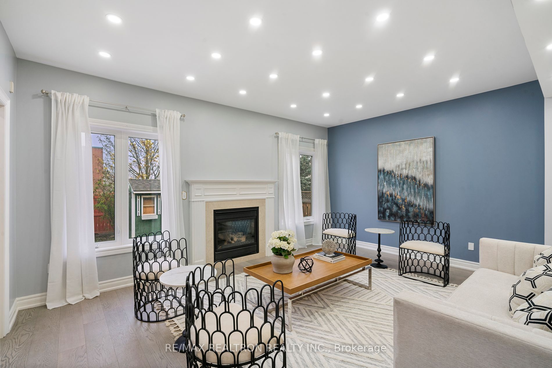 1093 Lamplight Way
