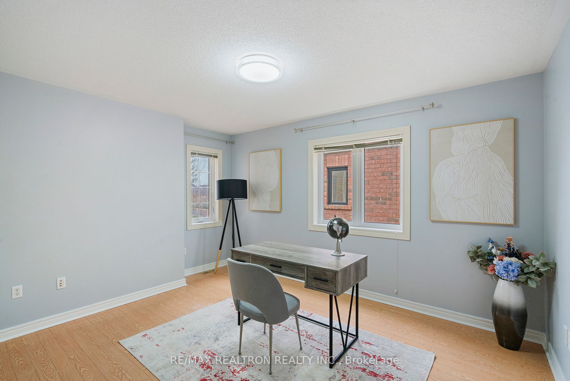 1093 Lamplight Way