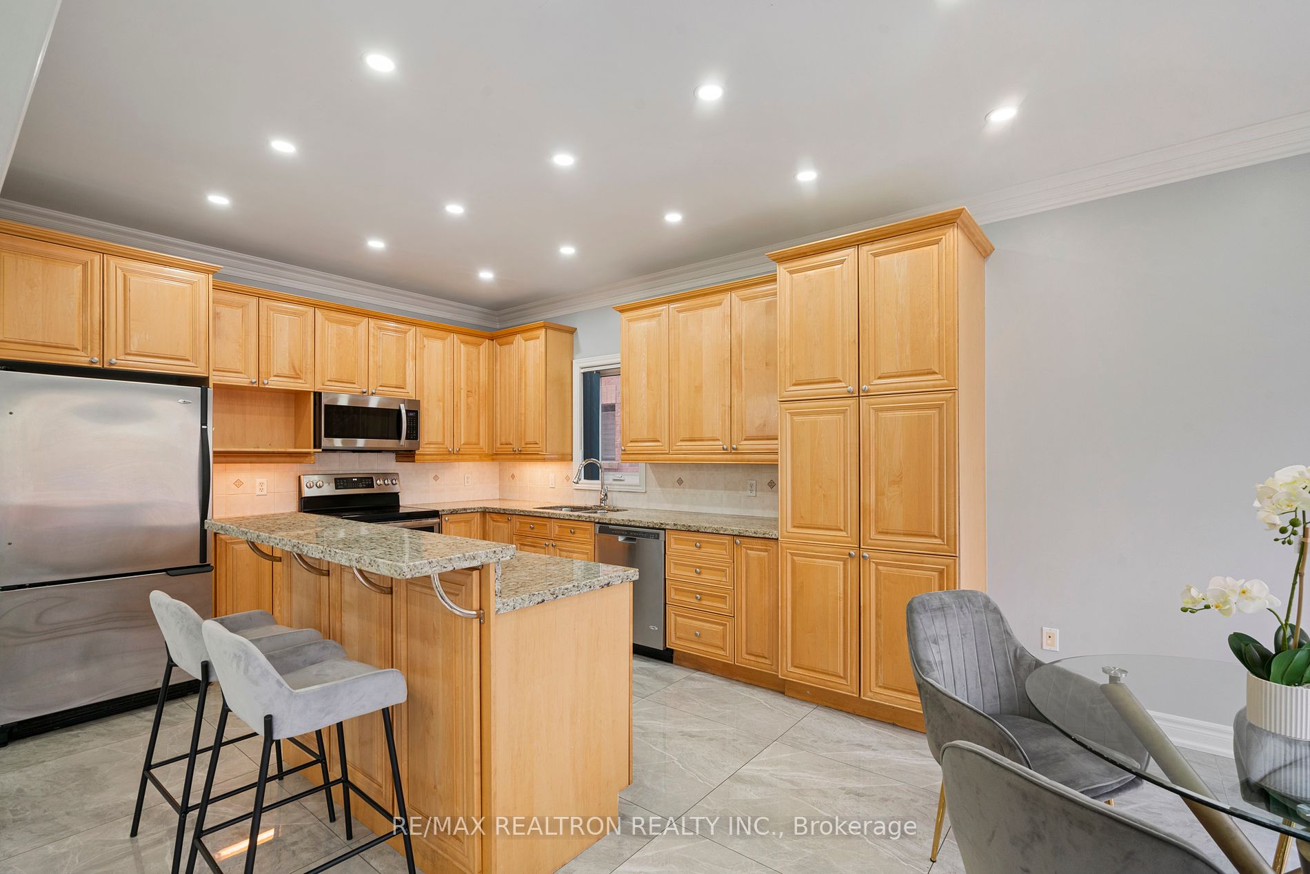1093 Lamplight Way