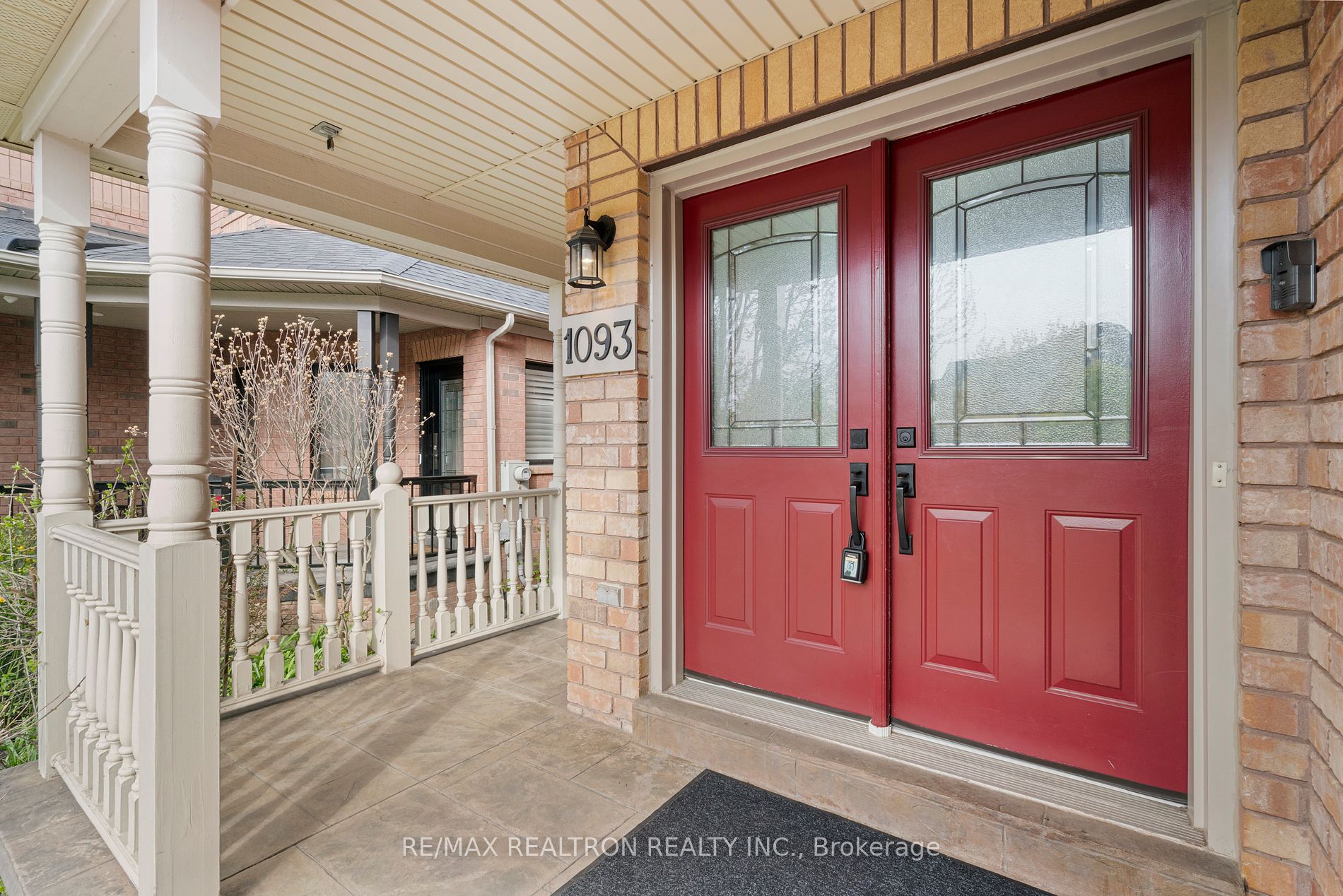 1093 Lamplight Way