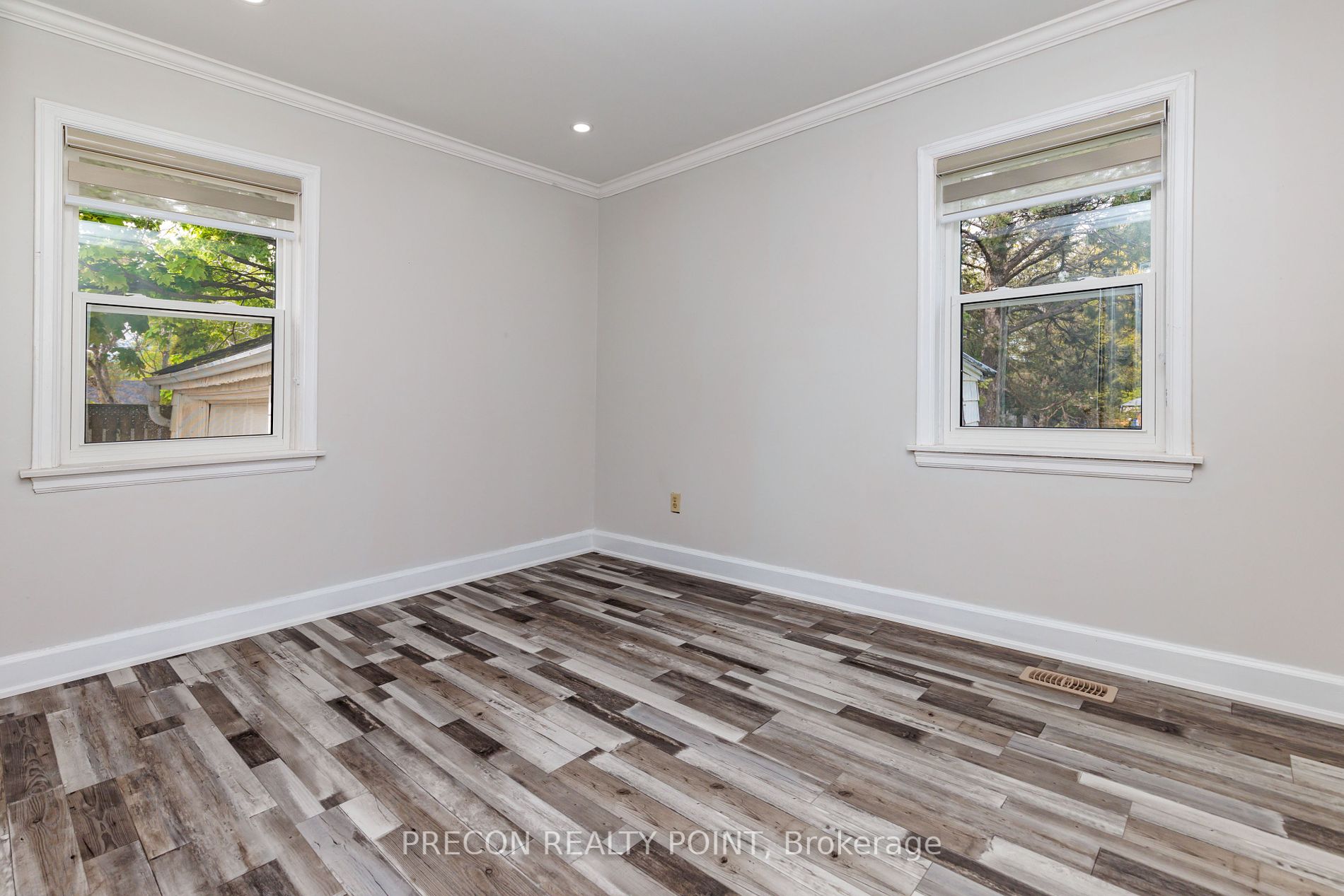 179 Queen Street S