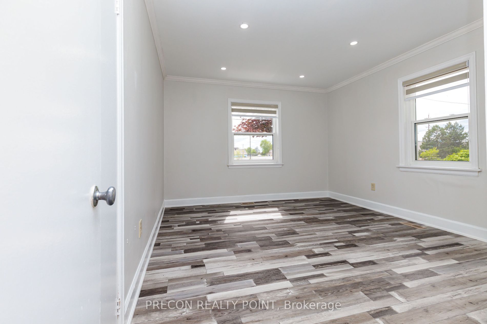 179 Queen Street S