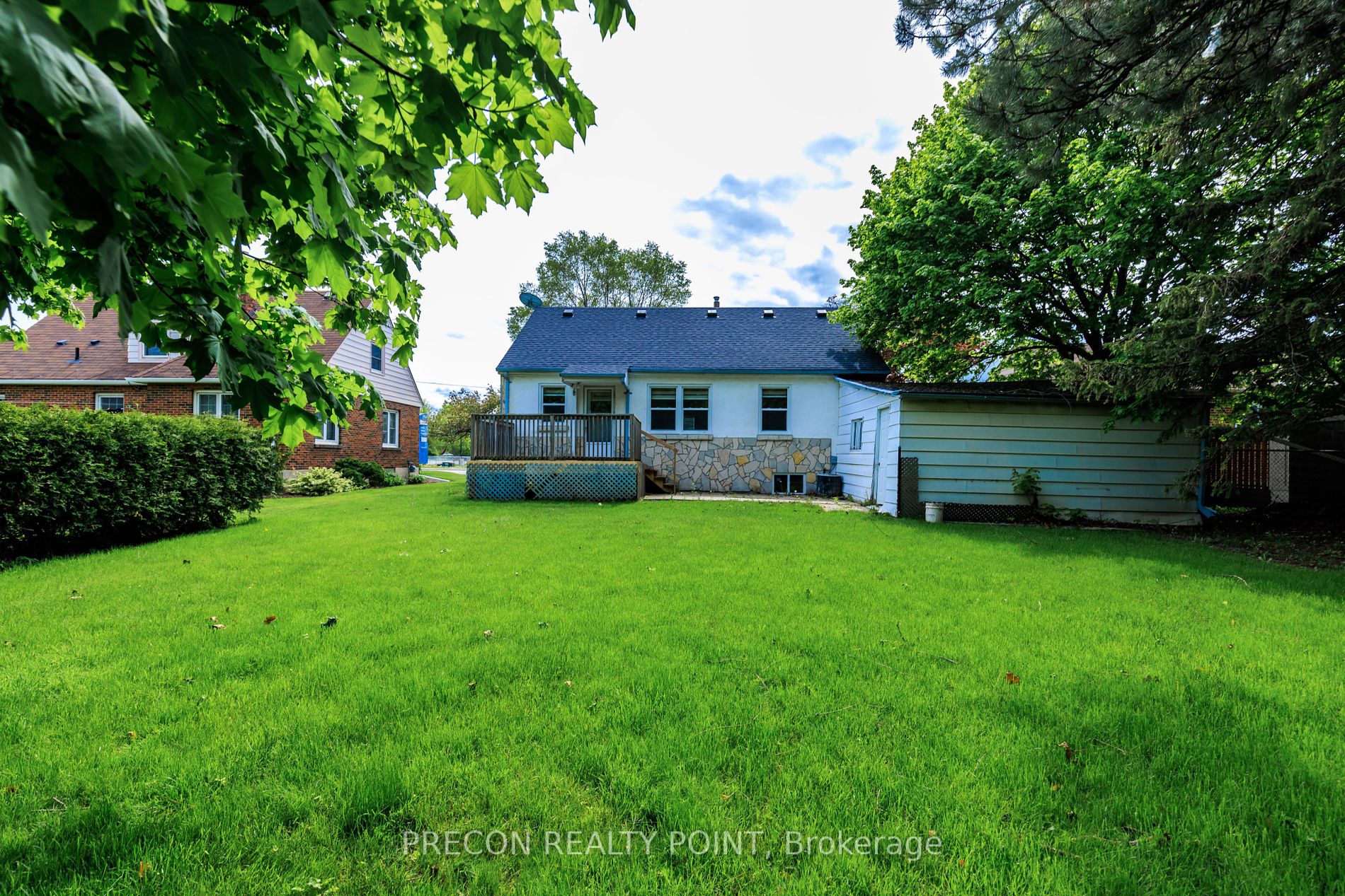 179 Queen Street S