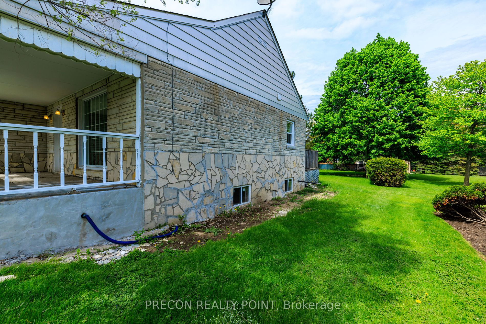 179 Queen Street S