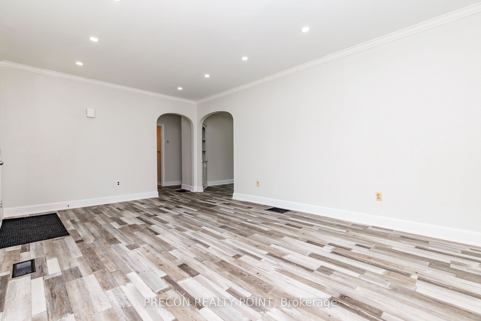 179 Queen Street S