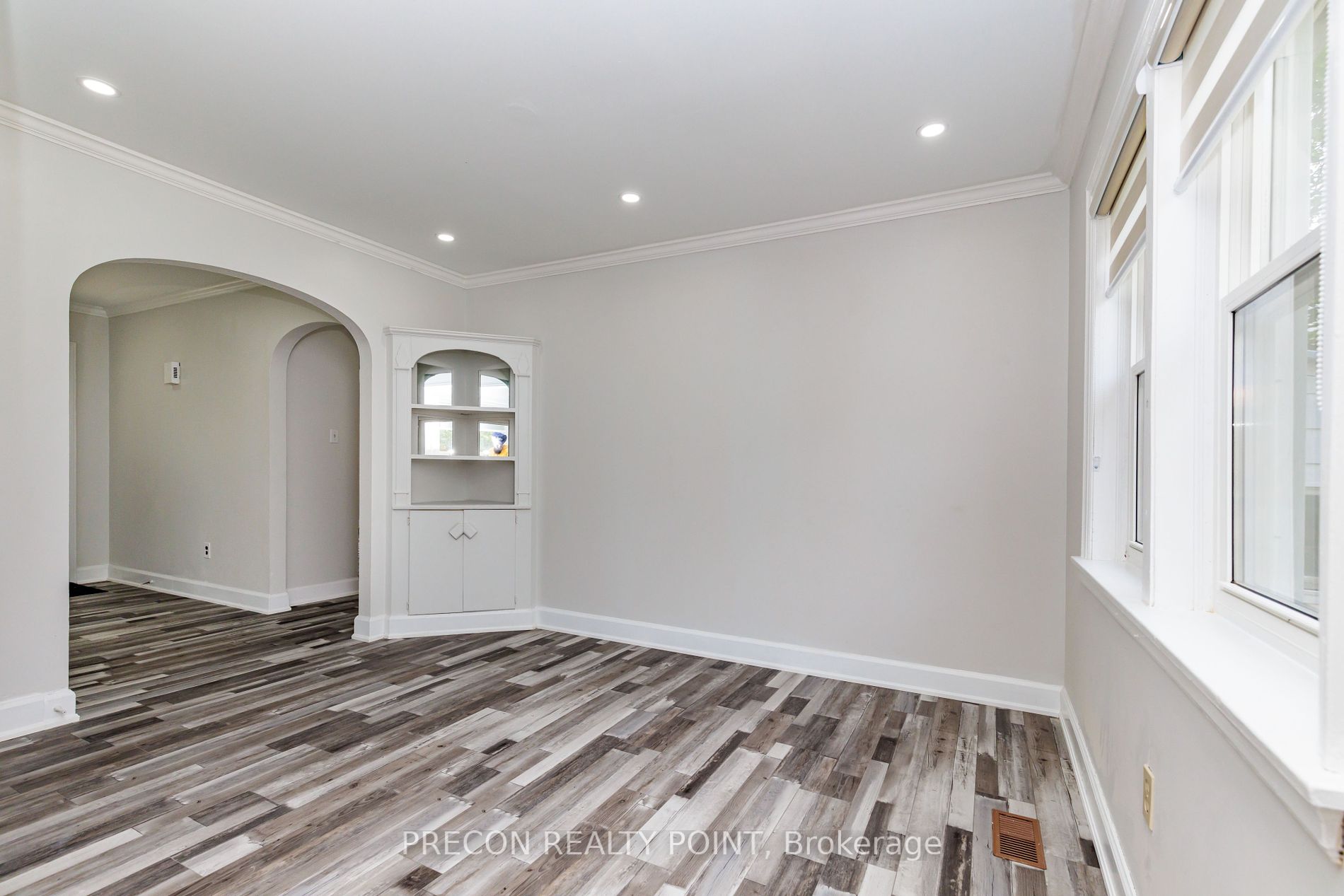 179 Queen Street S