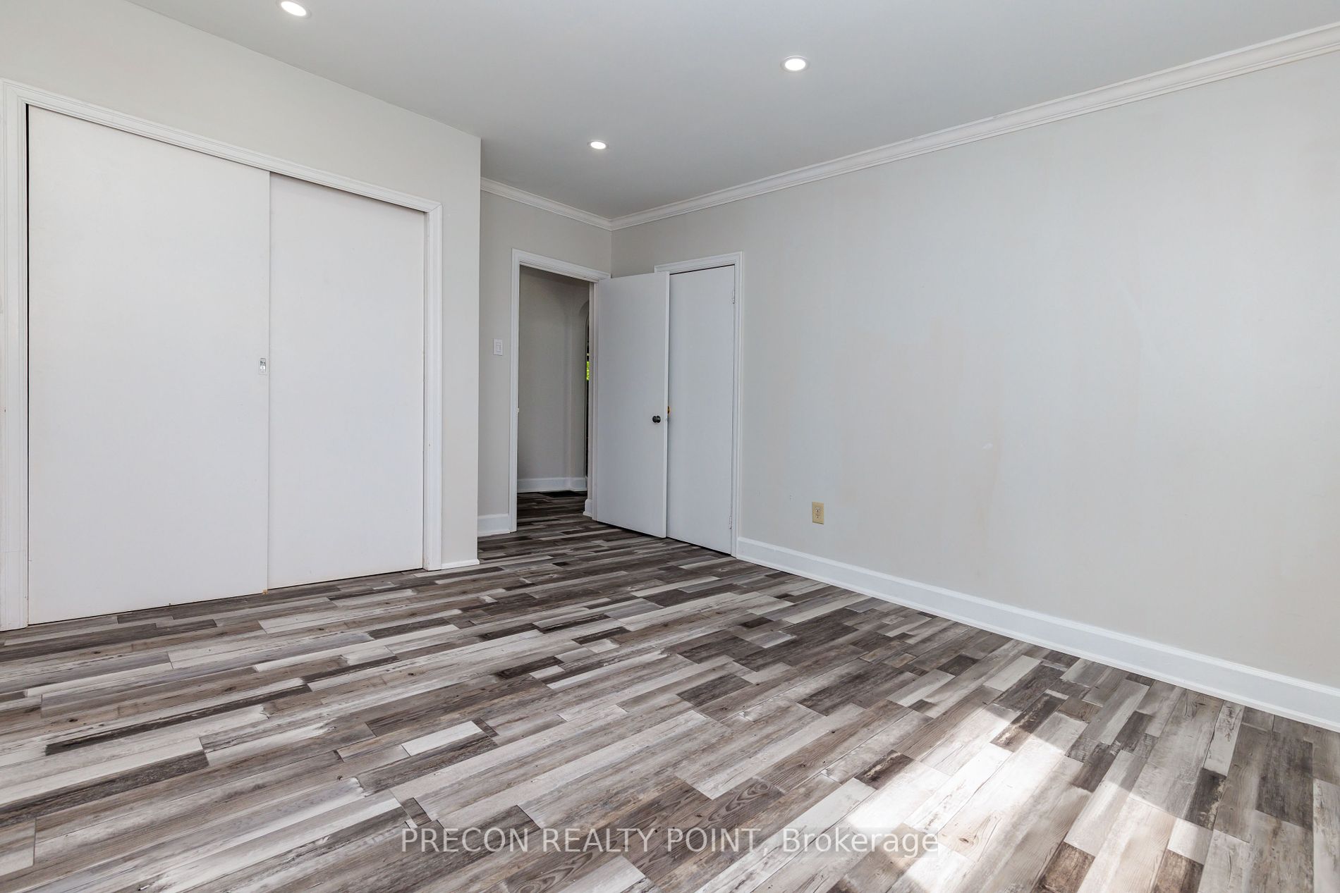 179 Queen Street S
