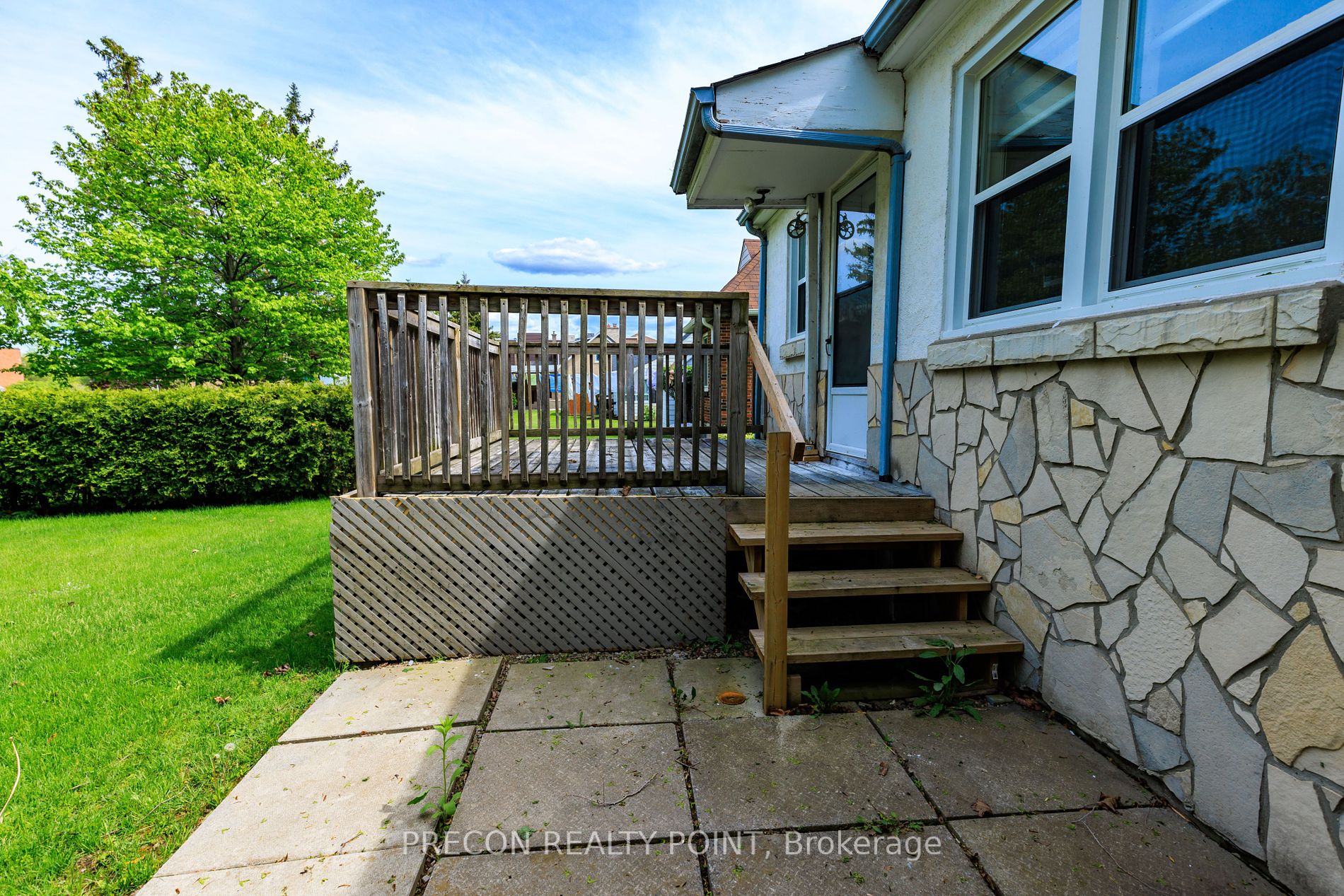 179 Queen Street S