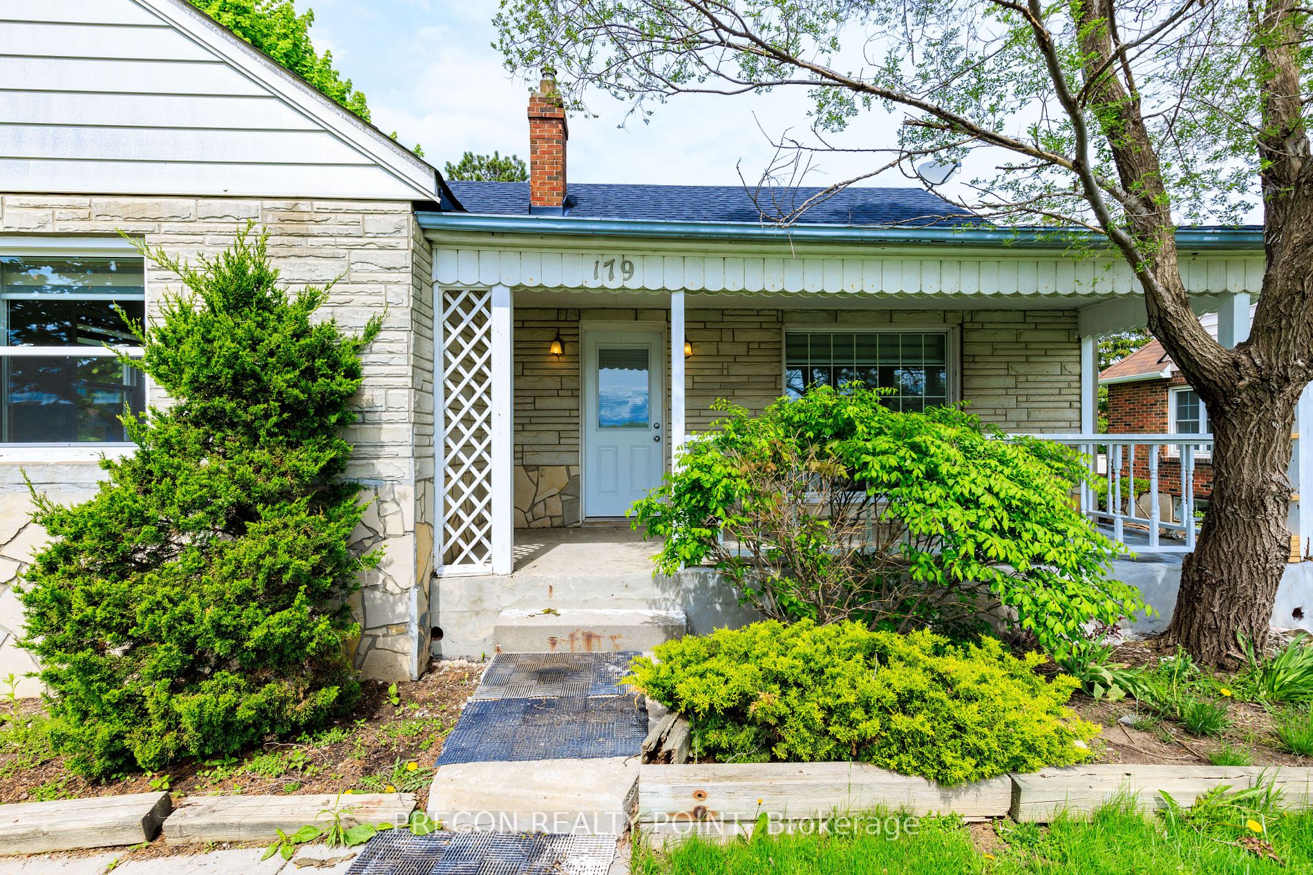 179 Queen Street S