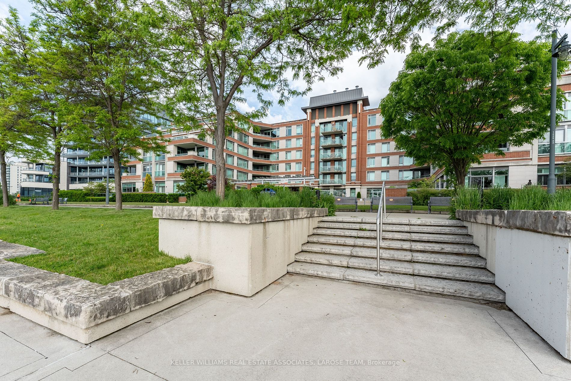 65 Port St E, #604