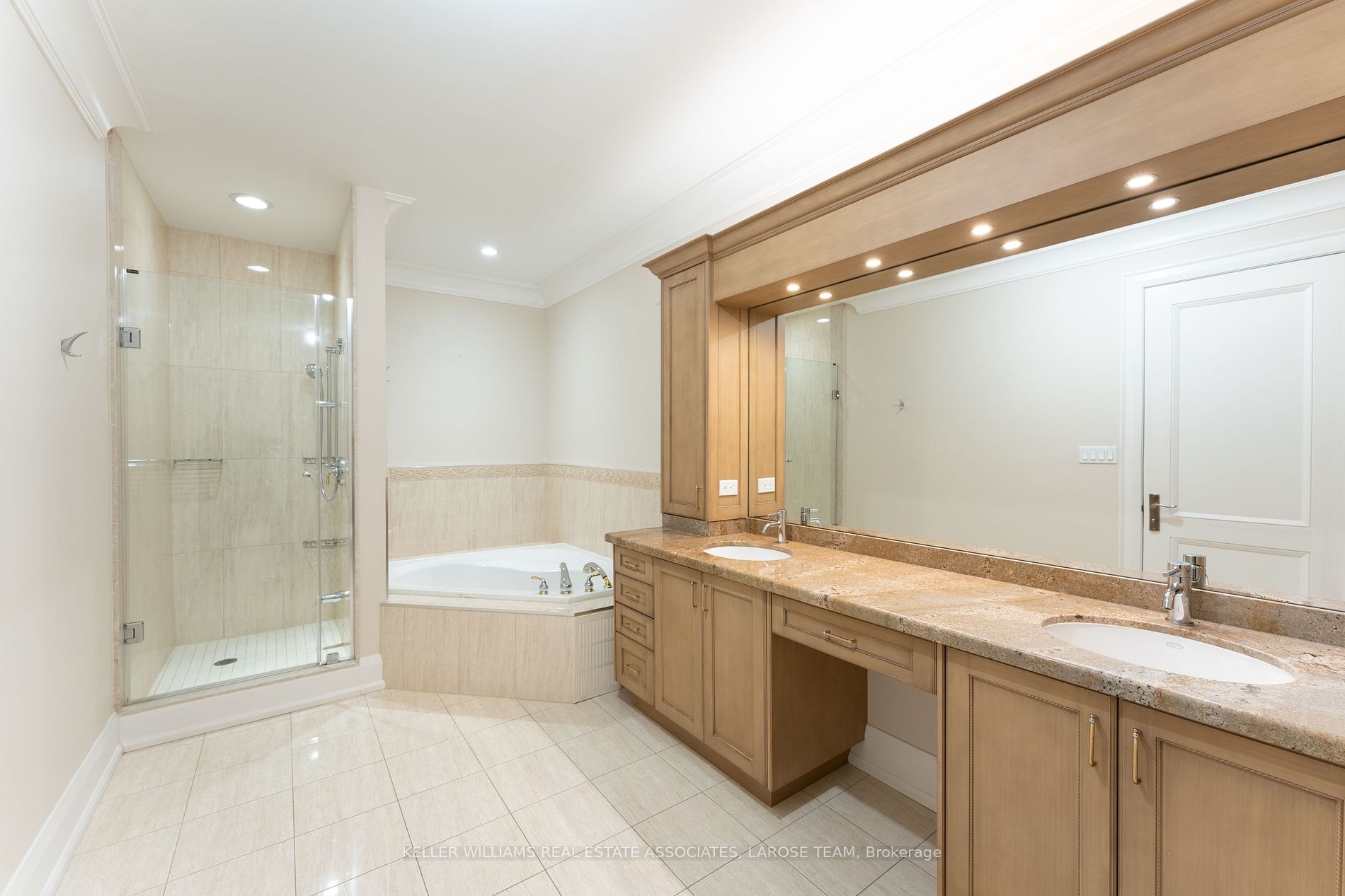 65 Port St E, #604