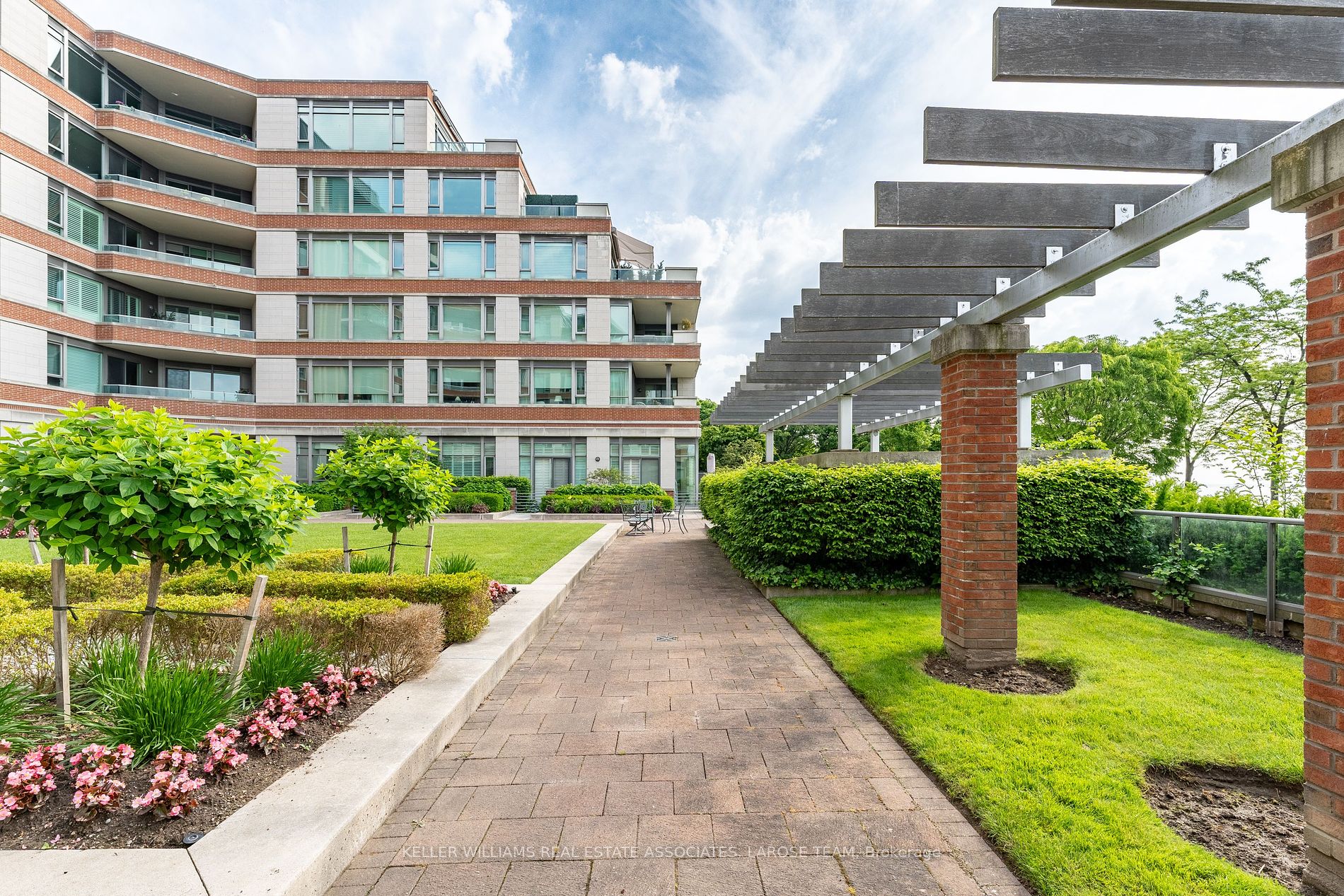 65 Port St E, #604