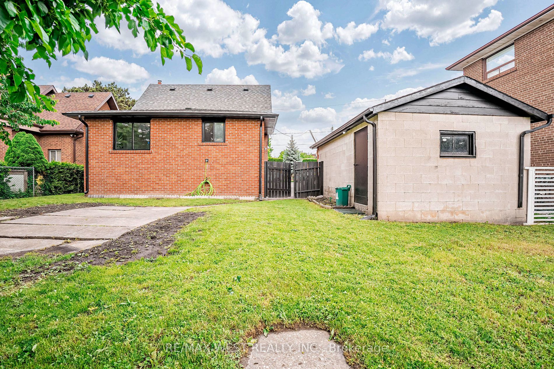 114 Lexfield Ave