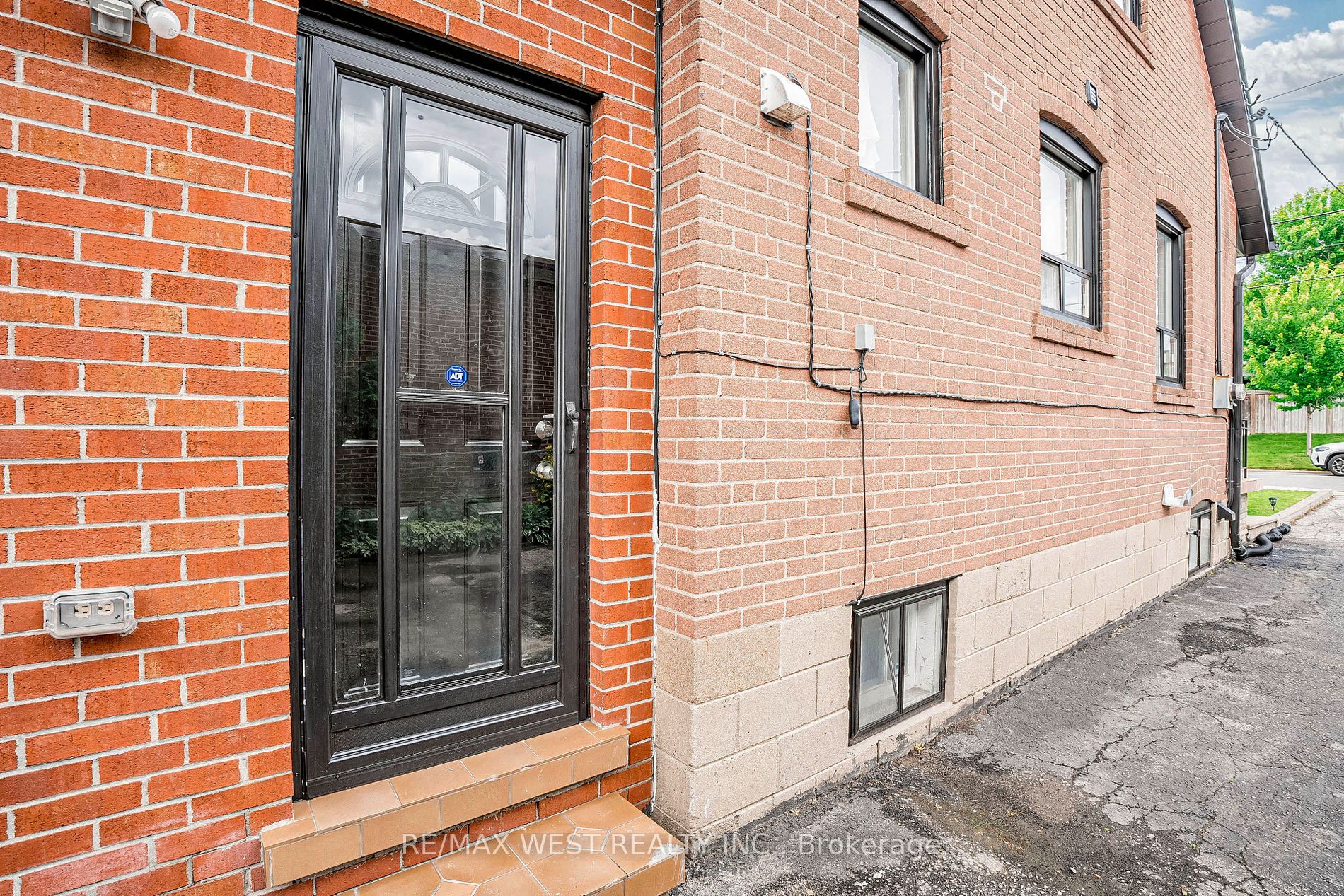 114 Lexfield Ave