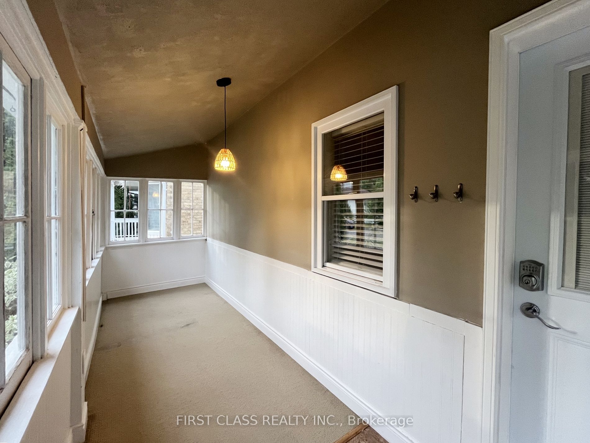 63 Guthrie Ave
