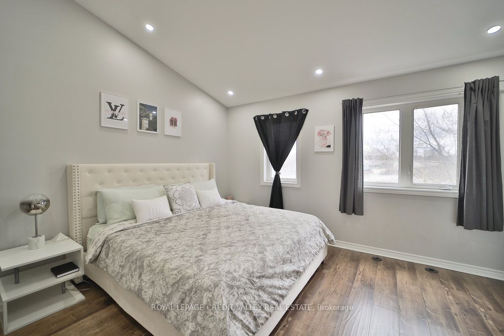 16 Piggott Mews