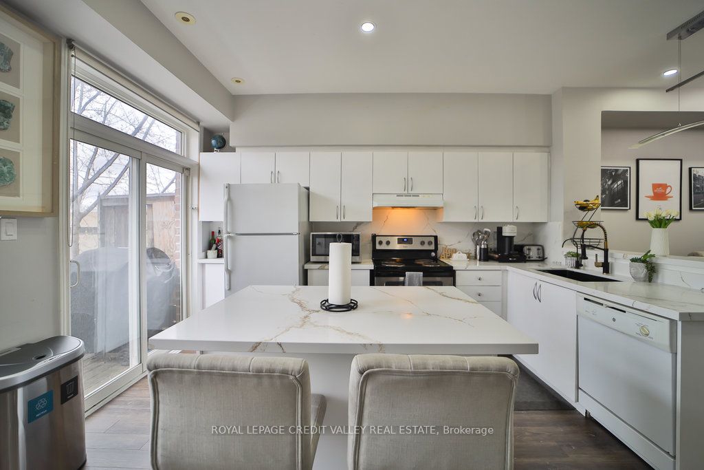 16 Piggott Mews