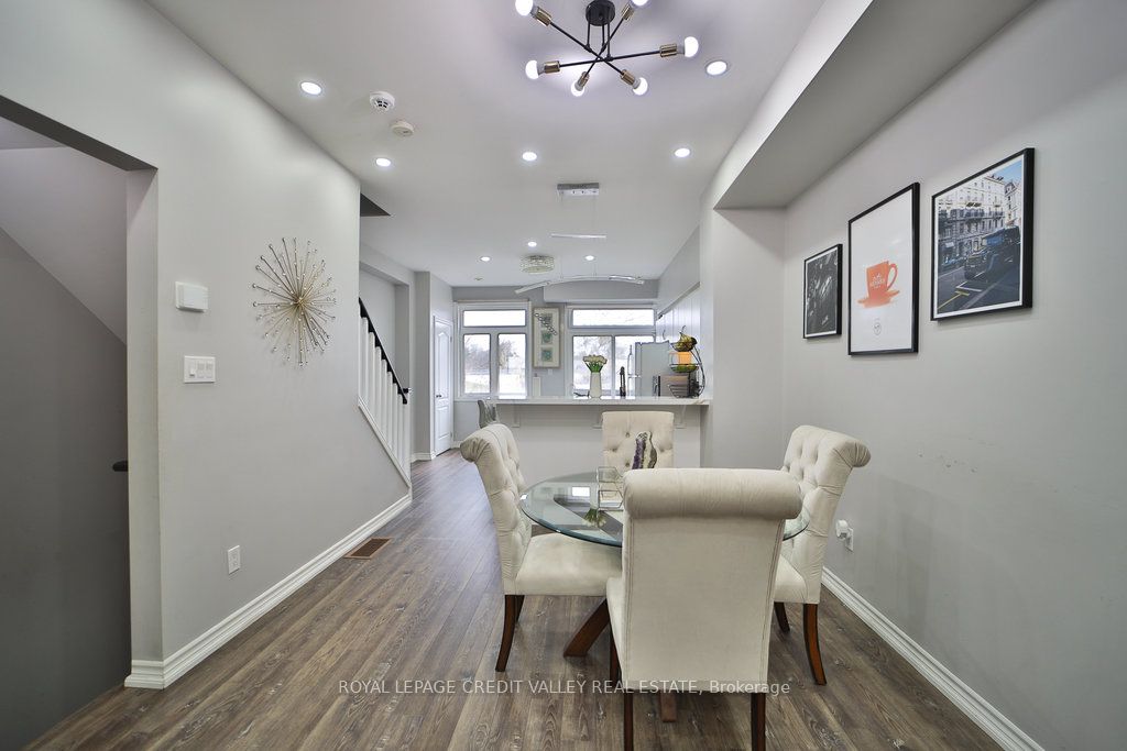 16 Piggott Mews