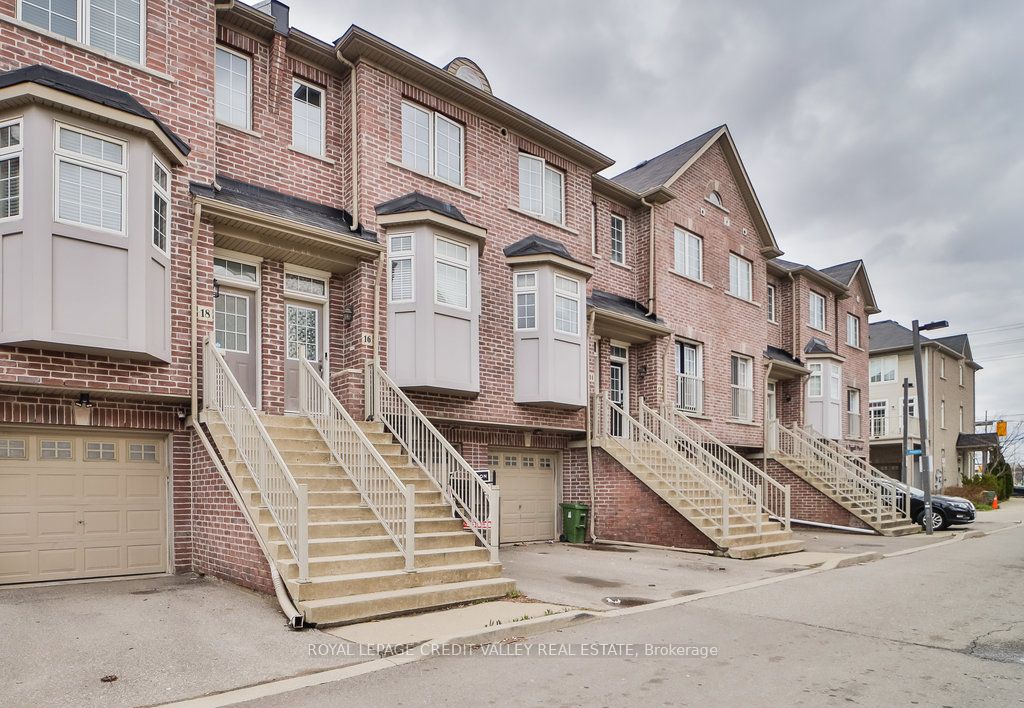 16 Piggott Mews