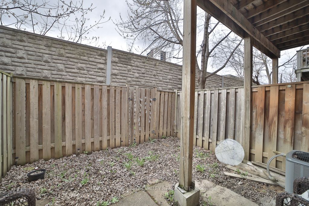 16 Piggott Mews
