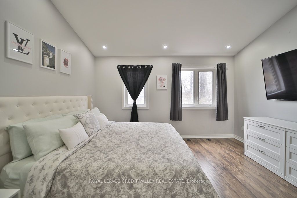16 Piggott Mews