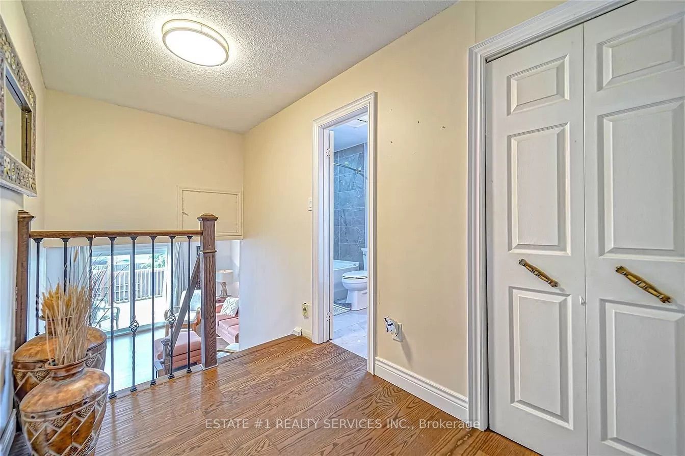 84 Simmons Boulevard